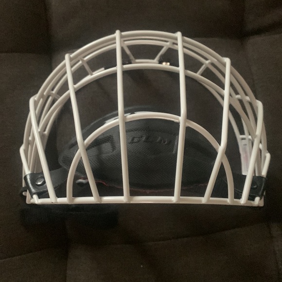 CCM face mask - Picture 7 of 12
